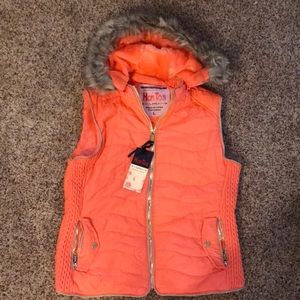 Women’s LG Han Ton coral vest